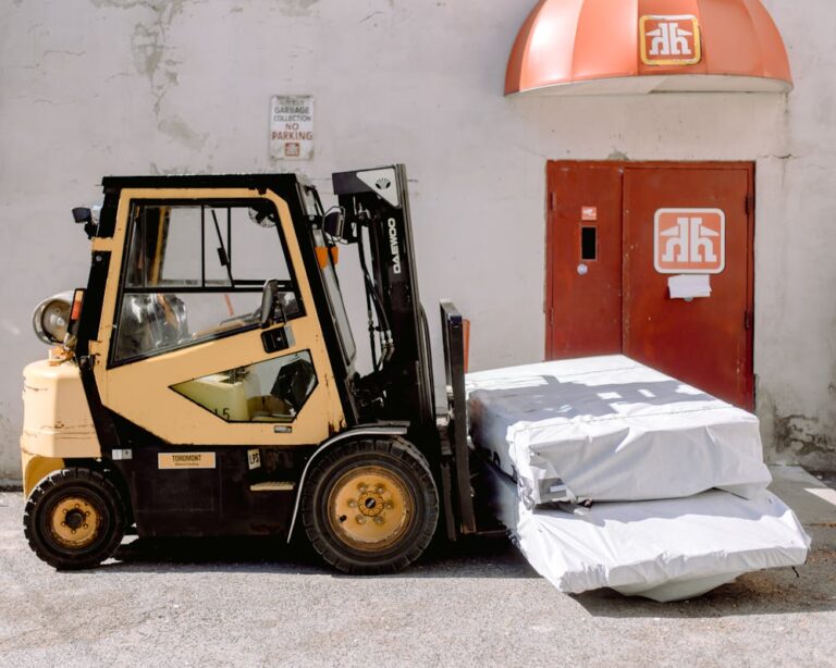 Read more about the article Forkliftlerin Avantajları ve Dezavantajları