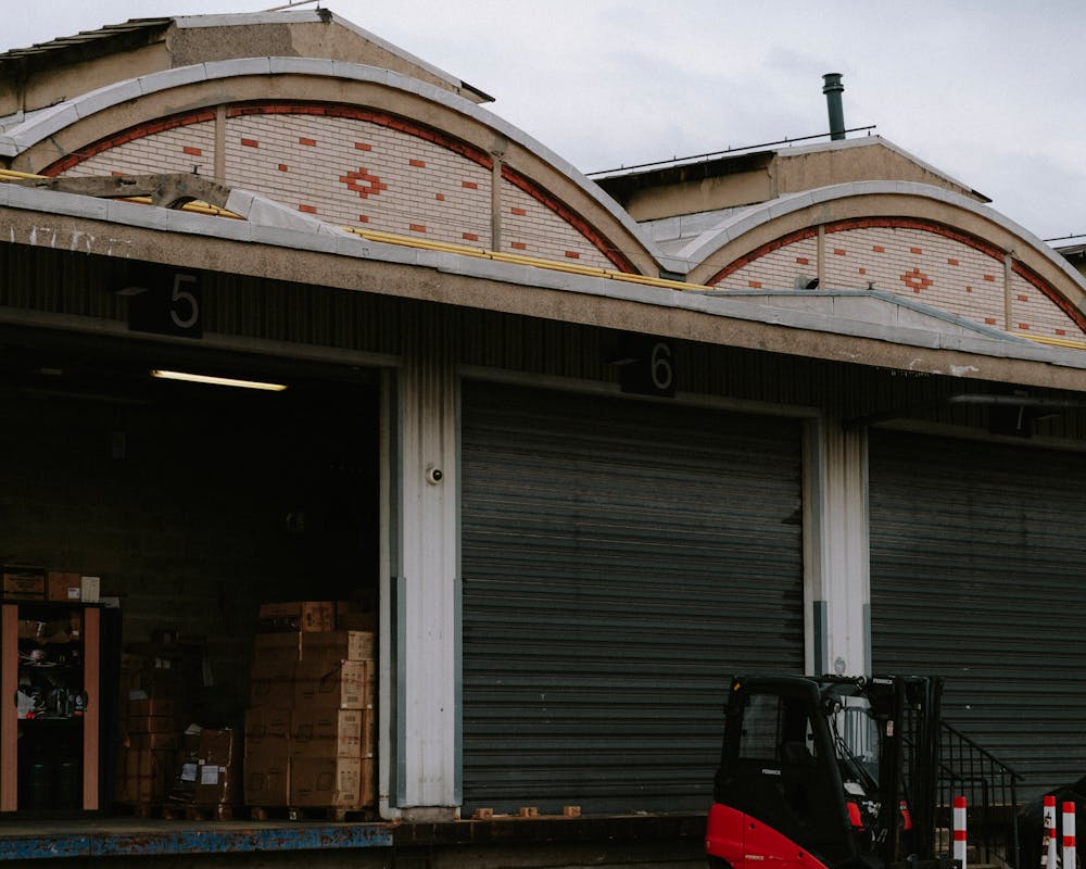 Read more about the article İstif Makineleri Kiralama Avantajları: İşletmelere Sağladığı Faydalar