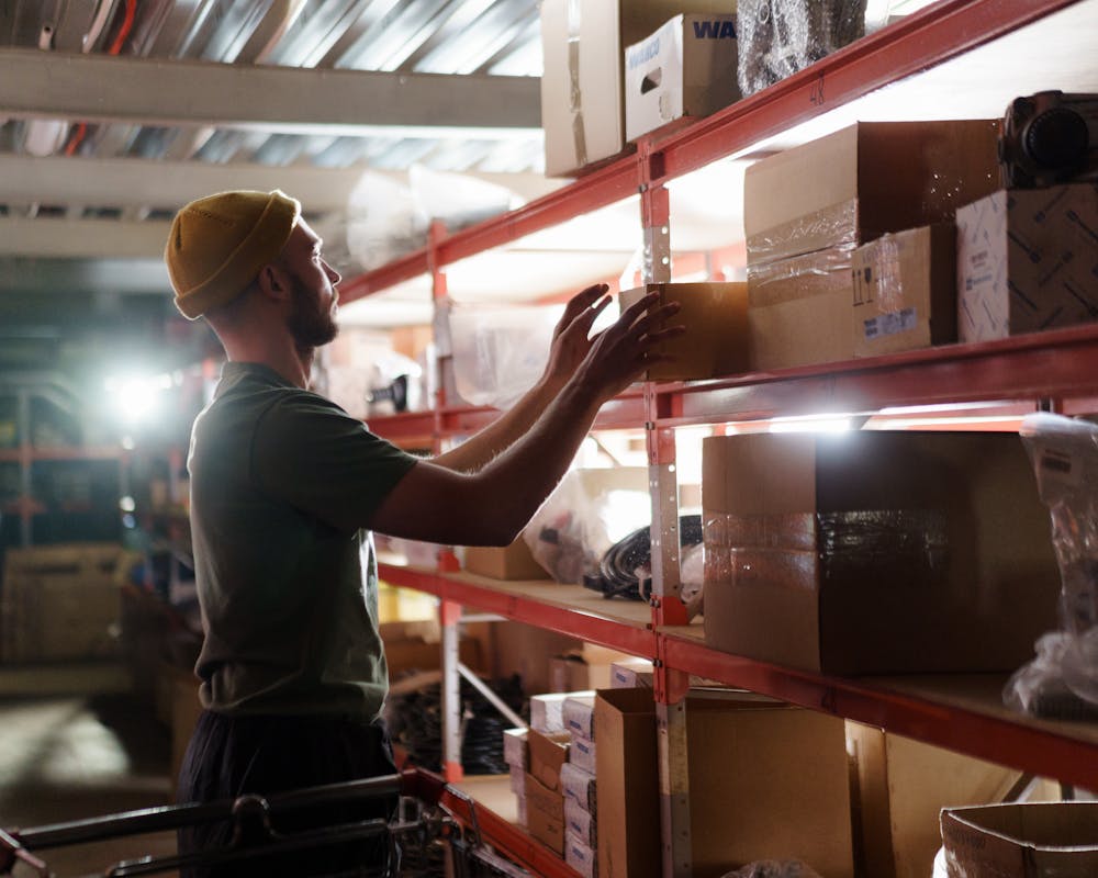 Read more about the article Elektrikli İstif Makineleri Hangi Tür İşletmeler İçin Uygundur?