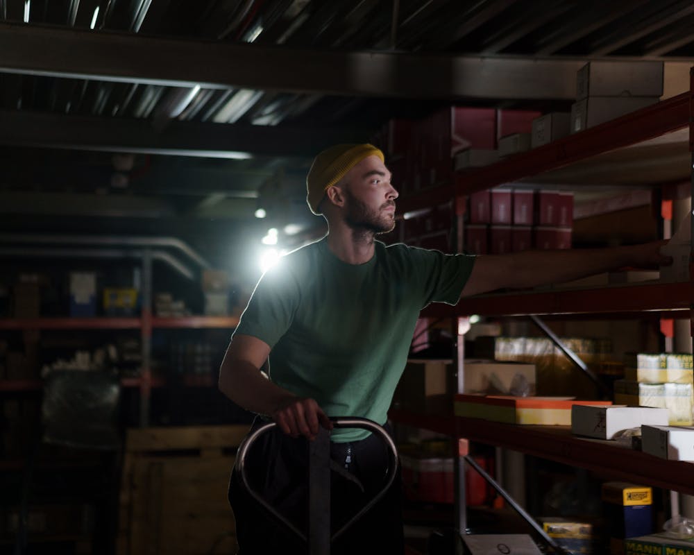 Read more about the article Elektrikli İstif Makineleri: İçten Yanmalı Makinelere Göre Daha Pahalı mı?