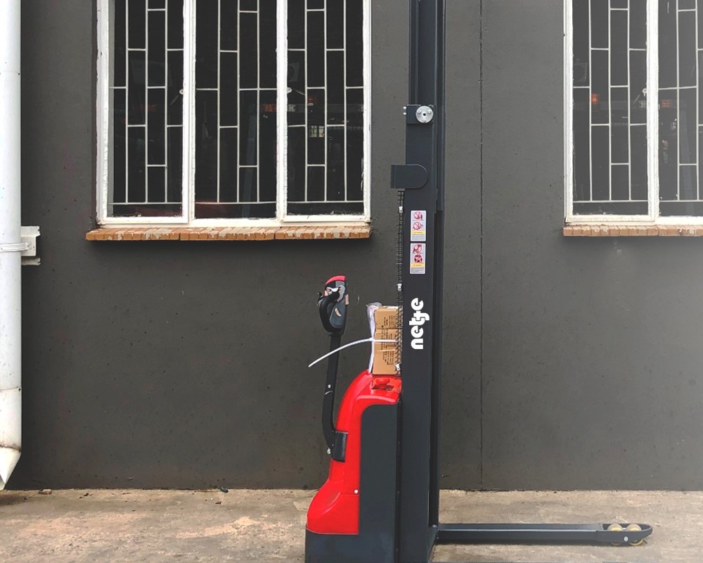 Read more about the article Forklift-Transpaletler Depo Yönetiminde Rolü: İş Akışı İyileştirme